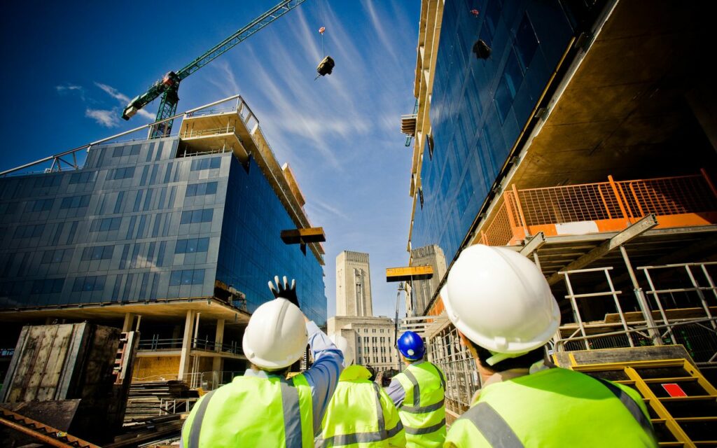 Equipo de ingenieros de Alivar en obra
